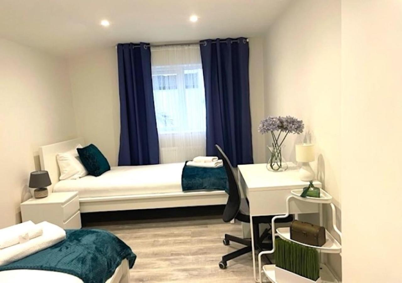 2 Bedroom Serviced Apartment # ロンドン エクステリア 写真