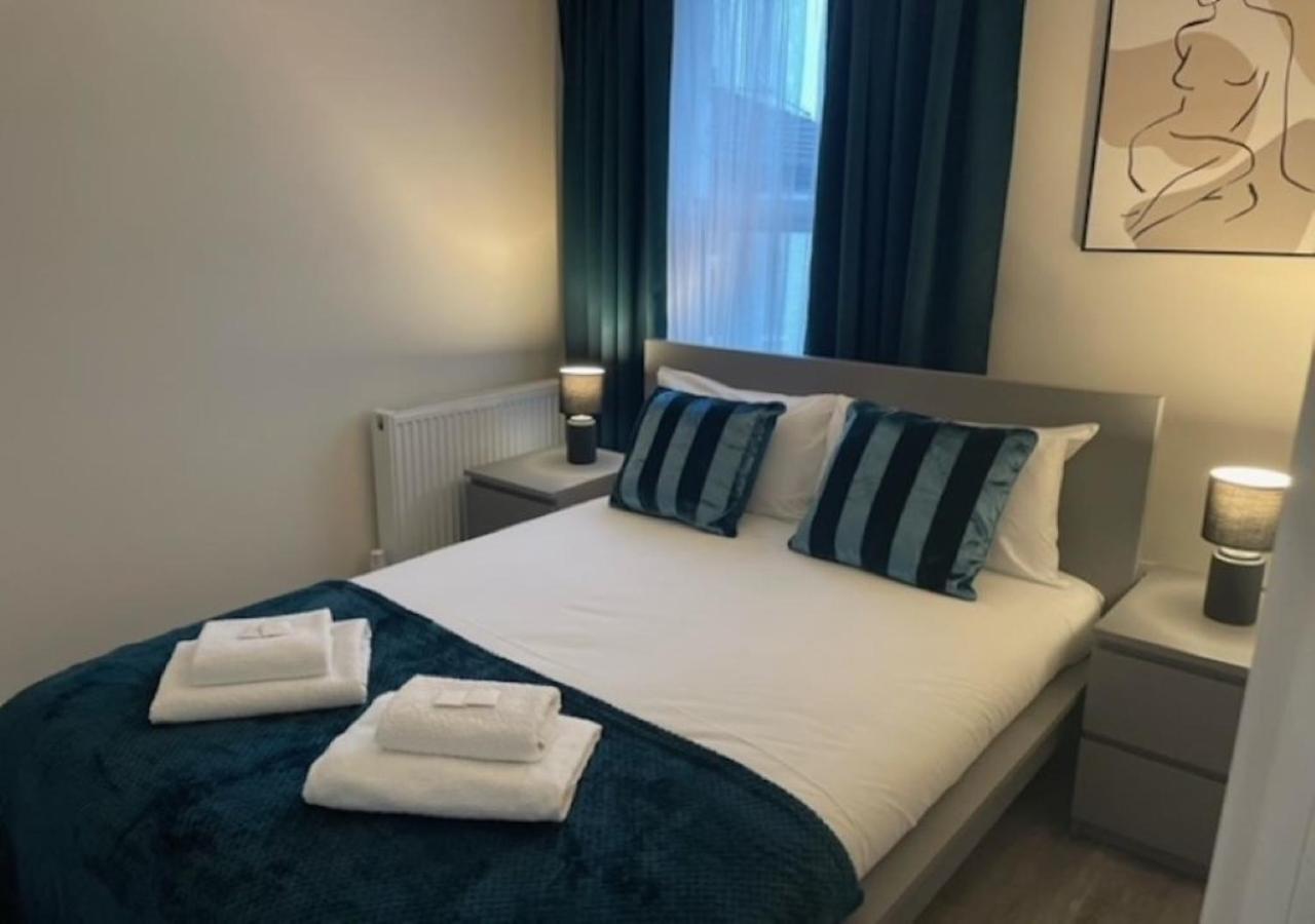 2 Bedroom Serviced Apartment # ロンドン エクステリア 写真