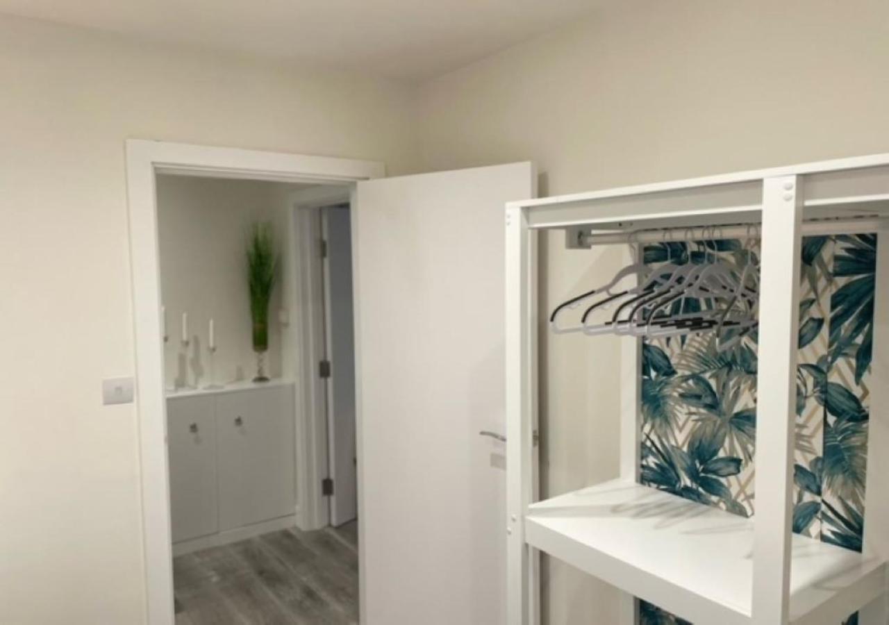 2 Bedroom Serviced Apartment # ロンドン エクステリア 写真